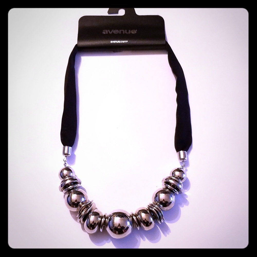 Necklace NWT - Avenue